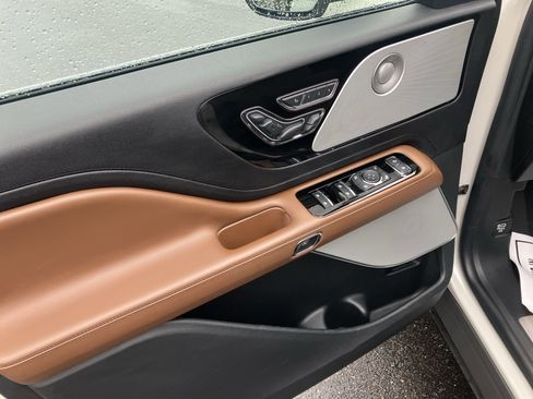 Used 2021 Lincoln Aviator Reserve w/ Equipment Group 202A AWD/4WD image 7