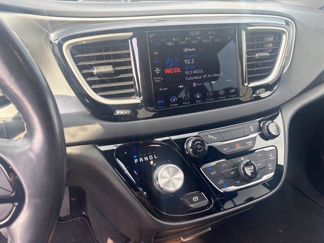 Used 2020 Chrysler Pacifica Touring-L w/ S Appearance Package FWD image 6