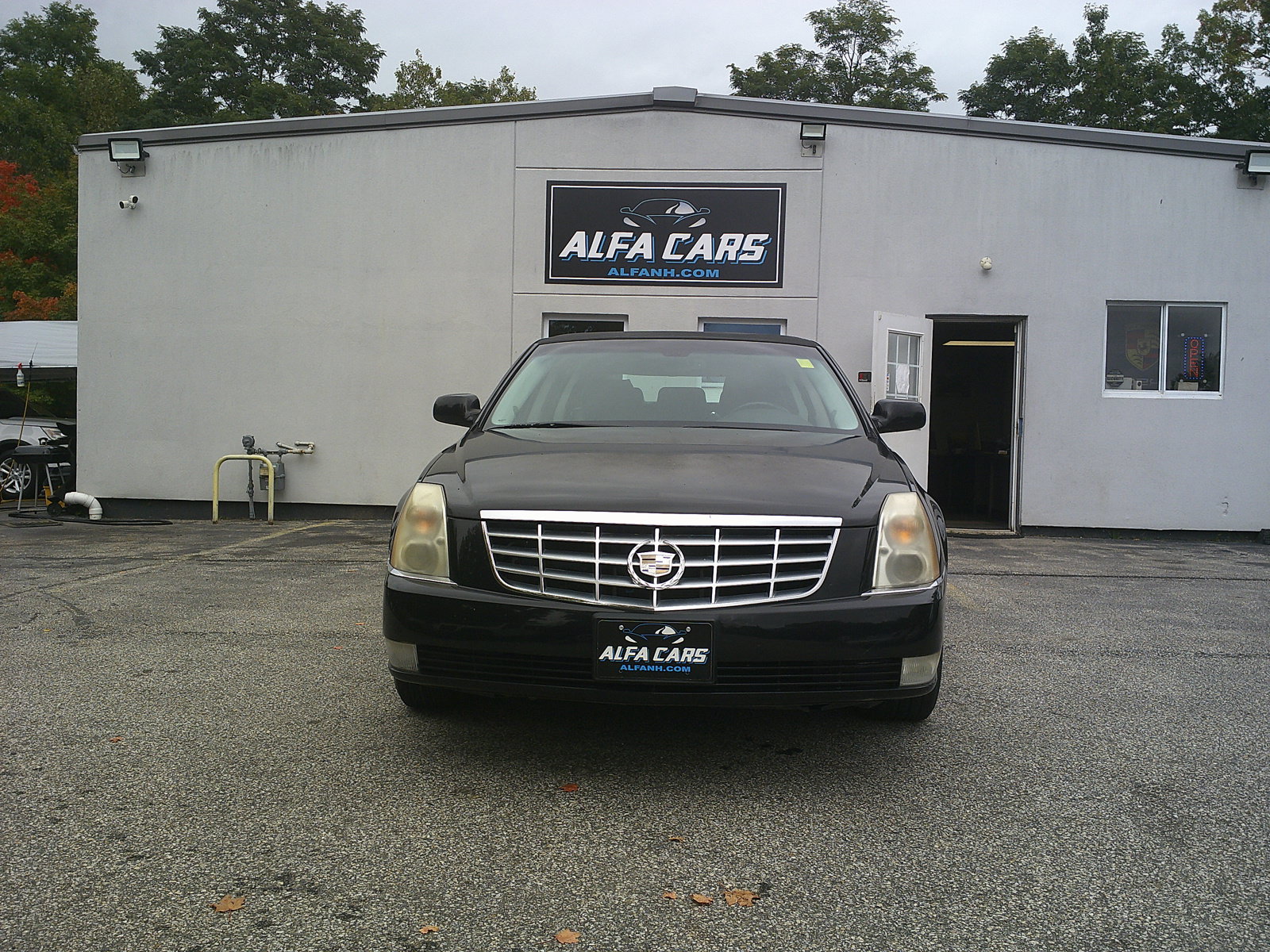 Used 2010 Cadillac DTS Limousine FWD image 2
