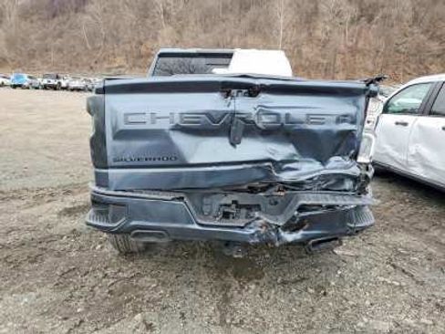 Used 2021 Chevrolet Silverado 1500 RST AWD/4WD image 4