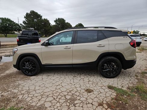 Used 2023 GMC Terrain SLE w/ Driver Convenience Package FWD image 6