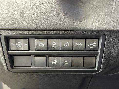 Used 2023 Toyota Tundra Platinum AWD/4WD image 28