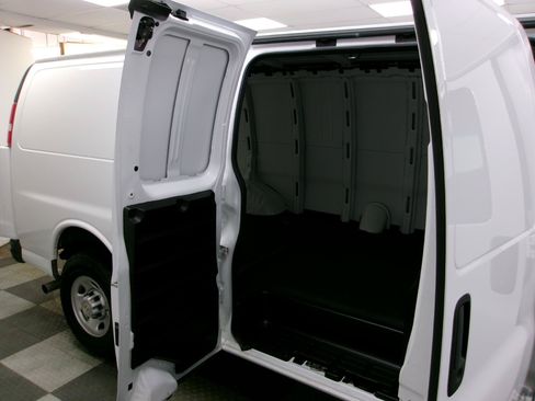 Used 2024 Chevrolet Express 3500 Extended w/ Driver Convenience Package RWD image 10