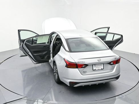 Used 2024 Nissan Altima 2.5 SV image 23