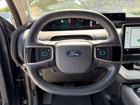 Used 2025 Ford Expedition Max Active RWD image 10
