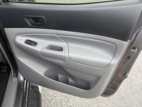Used 2014 Toyota Tacoma PreRunner w/ Convenience Package RWD image 17