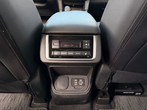 Used 2024 Subaru Ascent Limited w/ Technology Package image 13