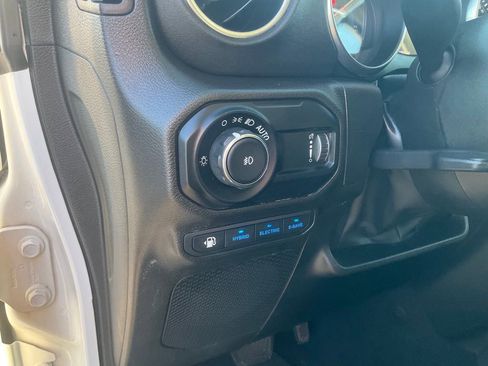 Used 2023 Jeep Wrangler Unlimited Sahara image 14