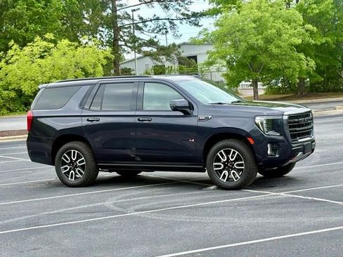 Used 2023 GMC Yukon AT4 w/ Technology Package AWD/4WD image 10