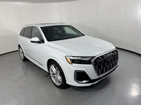 Used 2025 Audi Q7 3.0T Premium Plus w/ Premium Plus Package AWD/4WD image 32