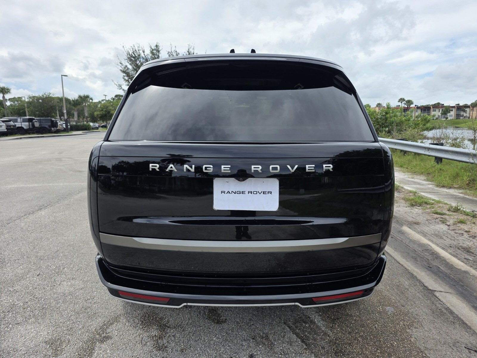 New 2026 Land Rover Range Rover Long Wheelbase SE AWD/4WD image 6