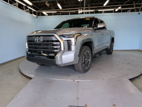 Used 2025 Toyota Tundra Limited AWD/4WD image 7