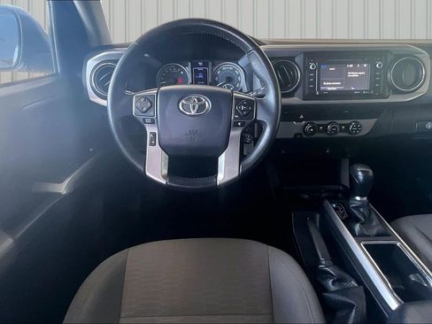 Used 2017 Toyota Tacoma SR5 w/ Tow Package RWD image 2