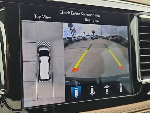 Used 2018 Chrysler Pacifica Limited w/ Advanced Safetytec Group FWD image 24