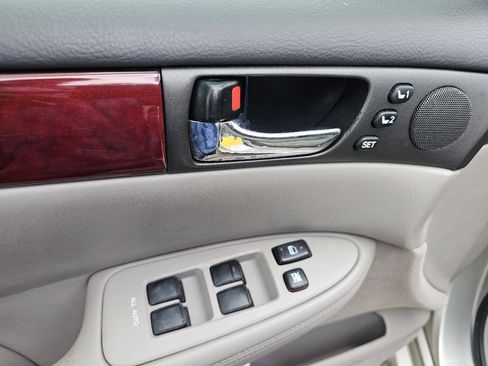 Used 2004 Lexus ES 330 FWD image 13