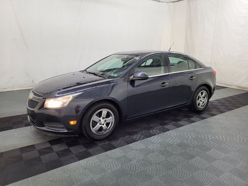 Used 2014 Chevrolet Cruze LT FWD image 2