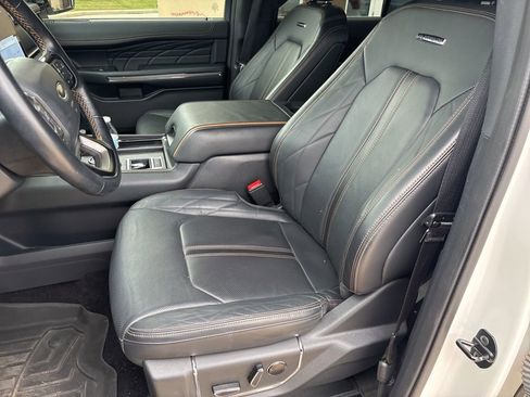 Used 2023 Ford Expedition Max Platinum RWD image 3