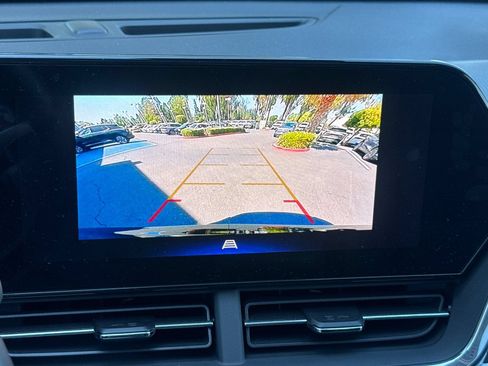 Used 2026 Chevrolet Trax LT w/ Sunroof Package FWD image 26