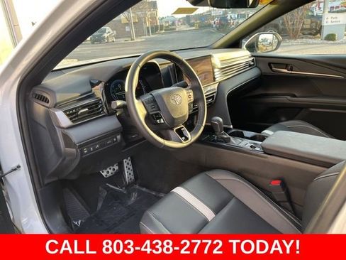 Used 2025 Toyota Camry SE w/ Convenience Package image 6