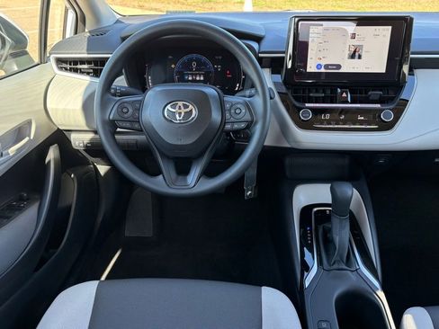 Used 2026 Toyota Corolla LE image 9