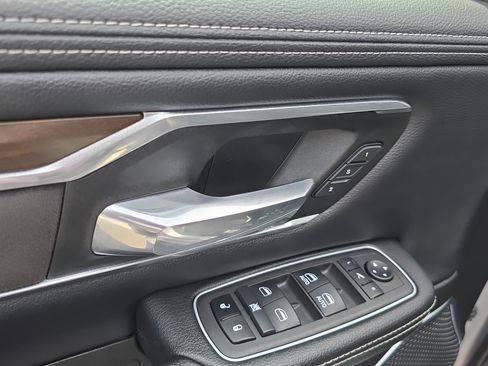 Used 2022 RAM 1500 Laramie AWD/4WD image 18