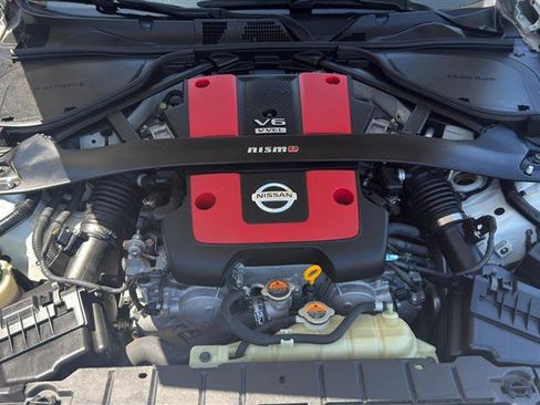 Used 2018 Nissan 370Z NISMO RWD image 7