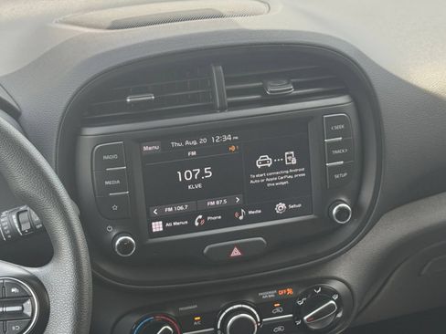 Used 2025 Kia Soul LX w/ LX Technology Package FWD image 17