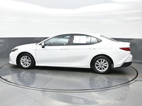 Used 2025 Toyota Camry LE FWD image 3