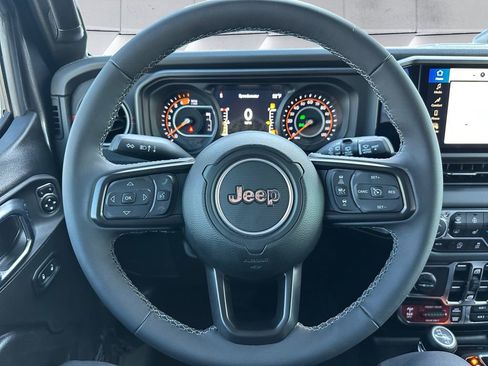 Used 2025 Jeep Wrangler Rubicon image 9