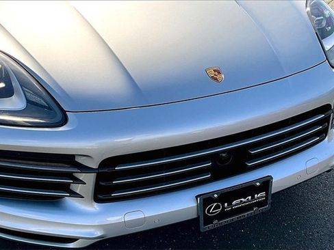 Used 2022 Porsche Cayenne image 33
