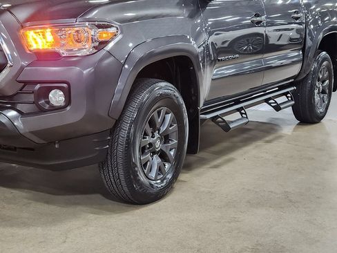 Used 2022 Toyota Tacoma SR5 RWD image 15