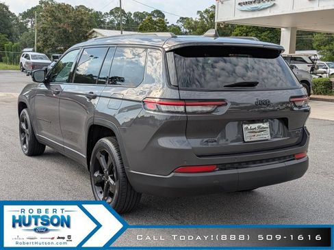 Used 2023 Jeep Grand Cherokee L Laredo image 8