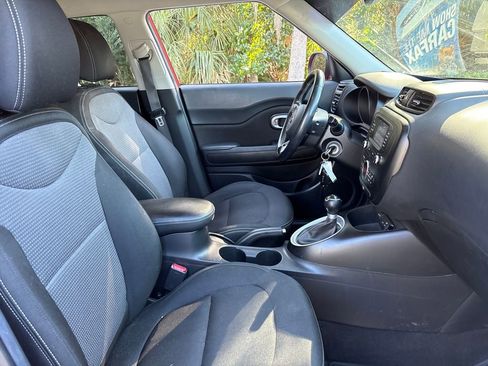 Used 2017 Kia Soul + w/ Designer's Package image 27