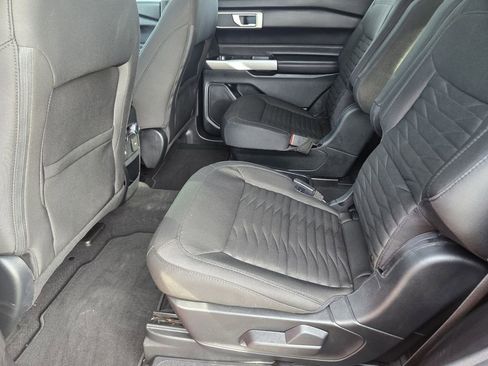 Used 2021 Ford Explorer XLT image 27