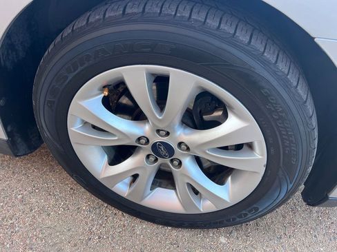 Used 2010 Ford Taurus SEL image 7