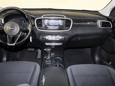 Used 2016 Kia Sorento LX w/ LX Convenience Package image 10
