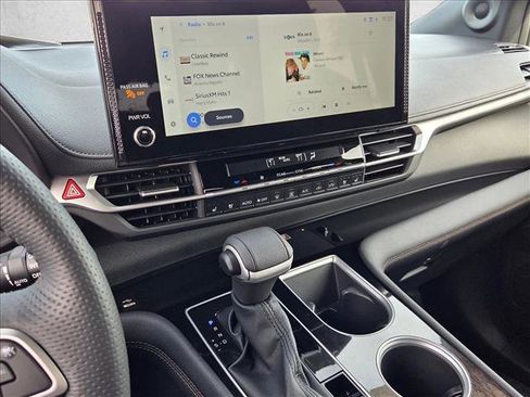 Used 2025 Toyota Sienna Platinum image 15