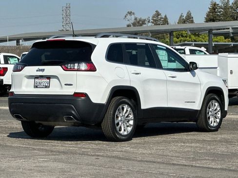 Used 2019 Jeep Cherokee Latitude w/ Cold Weather Group image 4