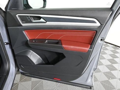 Certified 2022 Volkswagen Atlas Cross Sport SEL Premium R-Line image 15