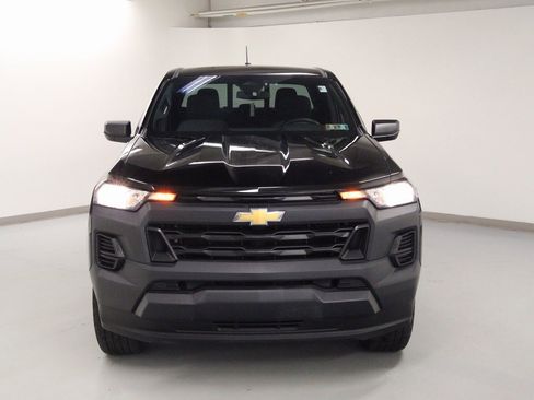 Used 2023 Chevrolet Colorado W/T image 3