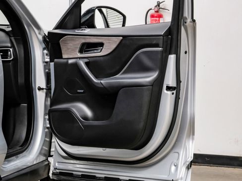 Used 2019 Jaguar F-PACE S image 44