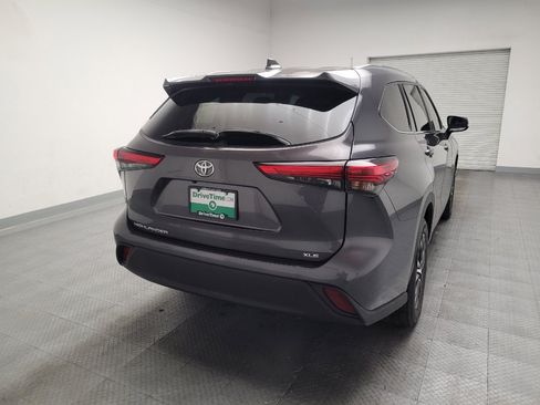 Used 2020 Toyota Highlander XLE FWD image 7