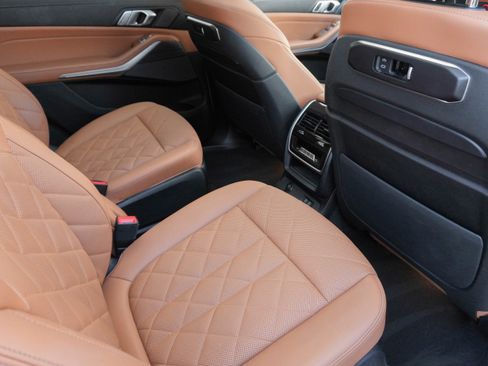 Certified 2023 BMW X7 xDrive40i w/ Premium Package image 31