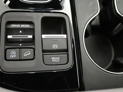 Used 2025 Honda Pilot EX-L image 13