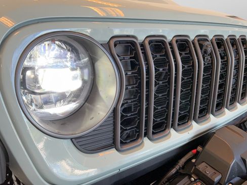 Used 2024 Jeep Wrangler Unlimited Rubicon AWD/4WD image 62
