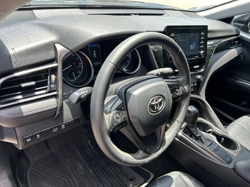 Used 2022 Toyota Camry SE FWD image 14