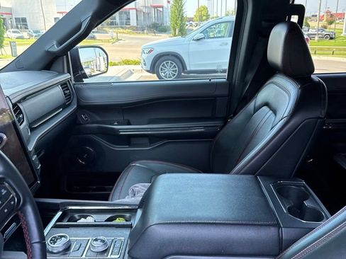 Used 2023 Ford Expedition Limited AWD/4WD image 9