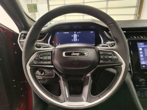 Used 2023 Jeep Grand Cherokee Altitude image 5