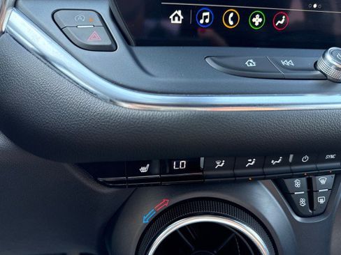 Used 2025 Chevrolet Blazer LT w/ Convenience Package FWD image 21