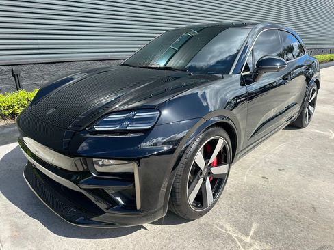 Certified 2024 Porsche Macan Turbo Electric image 7